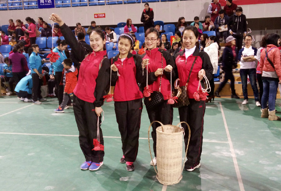 背篓接绣球比赛获得优秀奖1.jpg